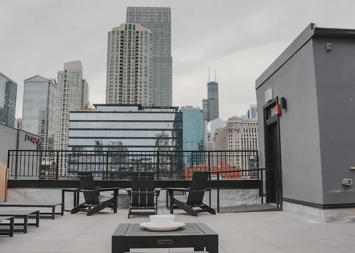 River North Private Balcony With In And Out Parking Apartment *